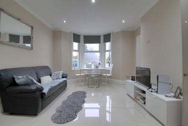 2 bed flat, Salters Road, Gosforth, Newcastle, NE34HN - Image 1